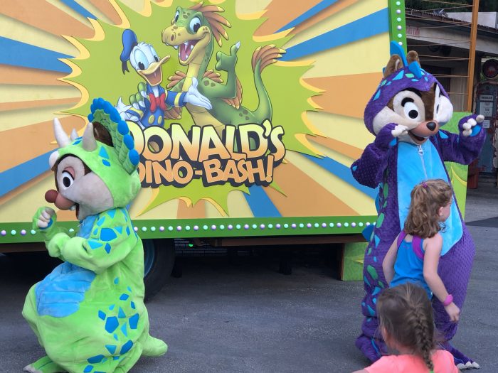 Donald's Dino-Bash a festa do Pato Donald no parque Disney's Animal Kingdom  - Indo Pra Orlando