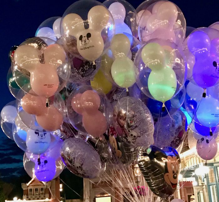 Light Up Balloons at Disneyland, These cool ballons are sol…