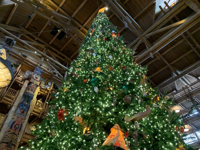 PHOTOS: Massive Six-Story Christmas Tree & Other Decor Returns to Disney's  Wilderness Lodge - WDW News Today