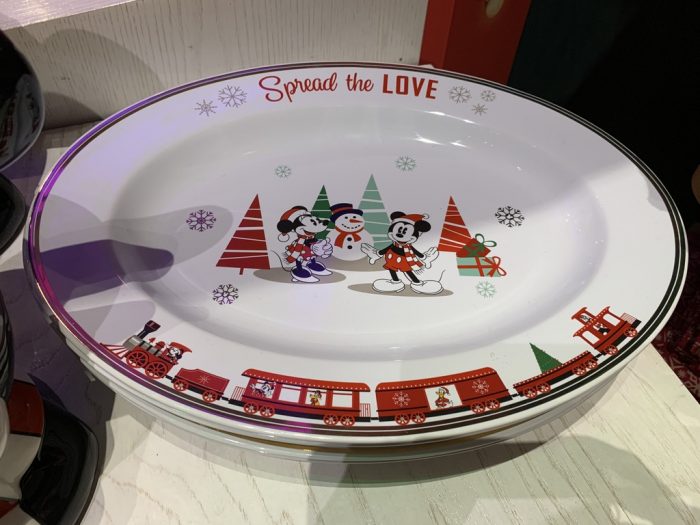 Loving this dinnerware set @disney.heartbeat.365 got from the