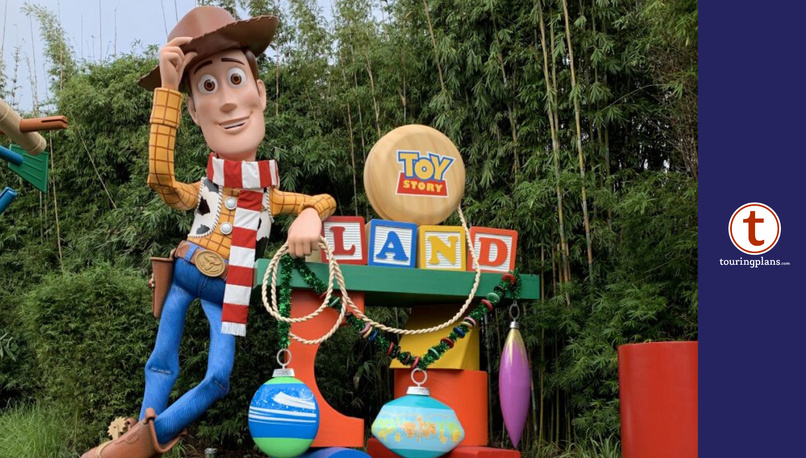 REVIEW & TIPS: Woody's Lunch Box in Toy Story Land - Finding Debra