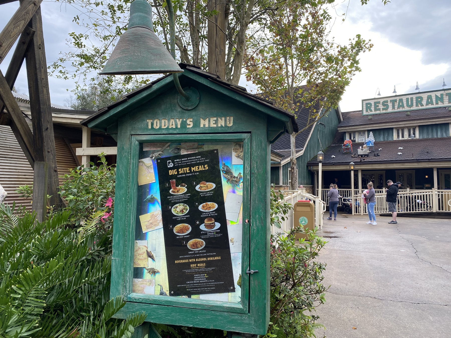 Review Is Disneys Animal Kingdoms Restaurantosaurus Worth Digging