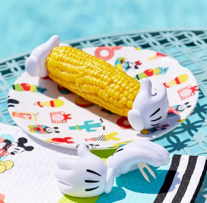 https://touringplans.com/blog/wp-content/uploads/2020/08/Mickey-Mouse-Glove-Corn-Holder-700x687.jpg