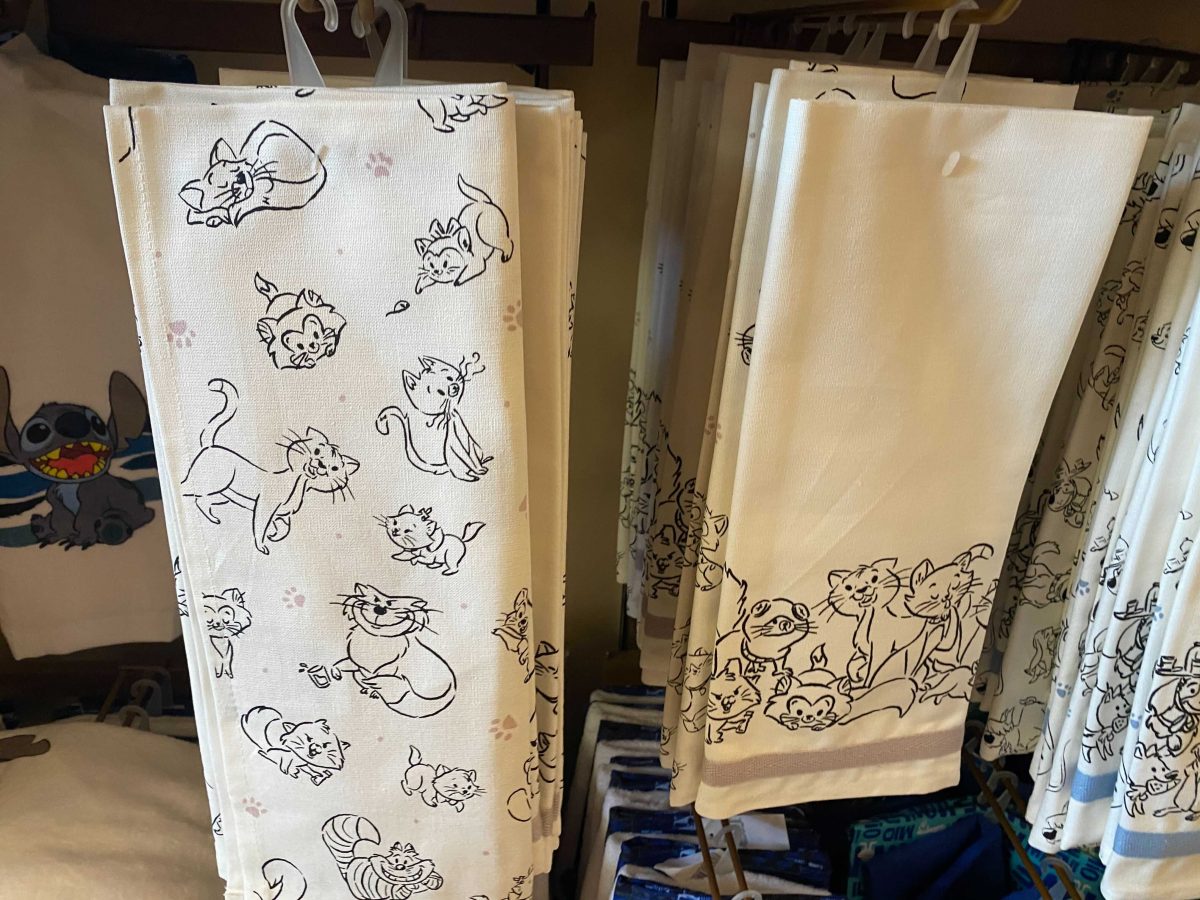 Disney Kitchen Towel Set - Reigning Cats And Dogs - Disney Cats - household  items - by owner - housewares sale 