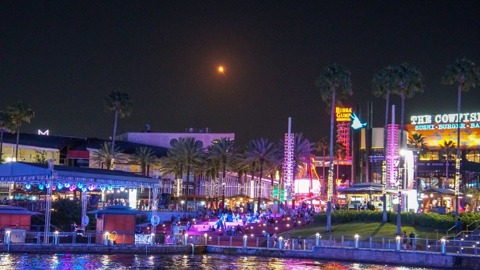 Universal CityWalk - Entertainment, Dining and Shopping in