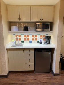 Kitchenette vs. Kitchen: What's the Difference?