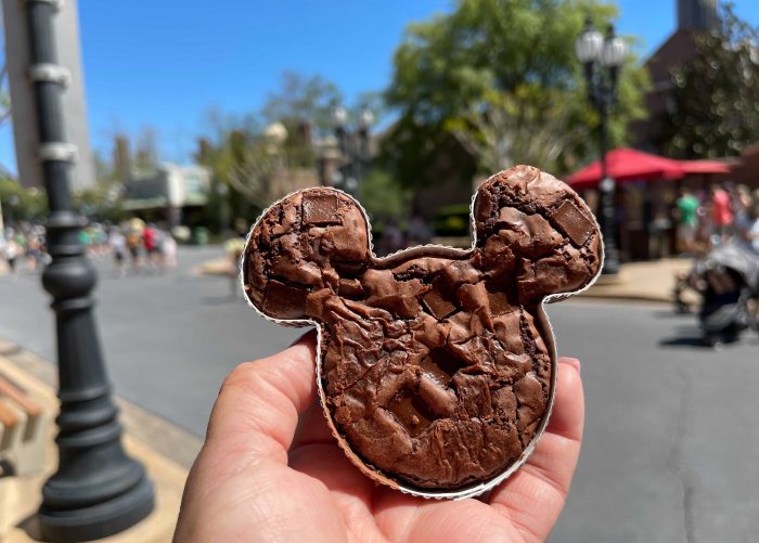 Copycat Disneyland M&M Brownies - Drop of Disney