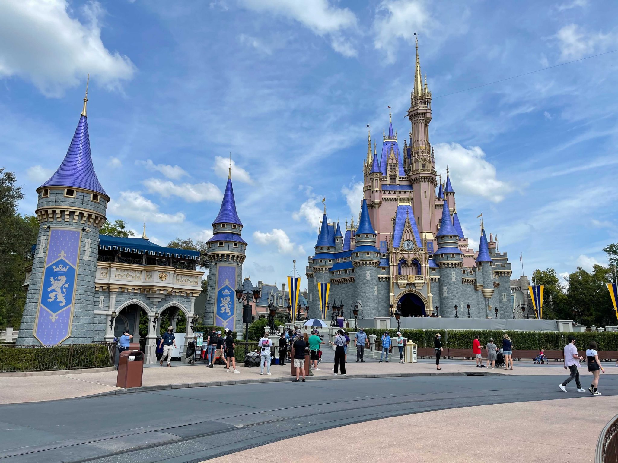 PHOTOS – What We’re Seeing at Magic Kingdom and Hollywood Studios Today ...