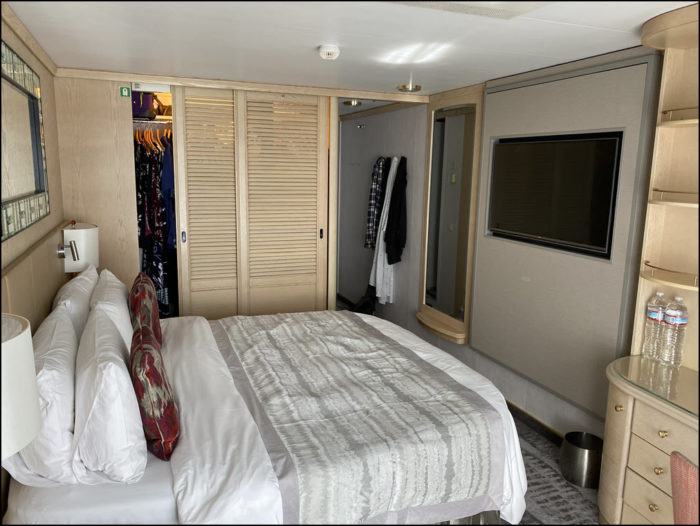Picture of the closet in a Crystal Symphony Verandah Statement
