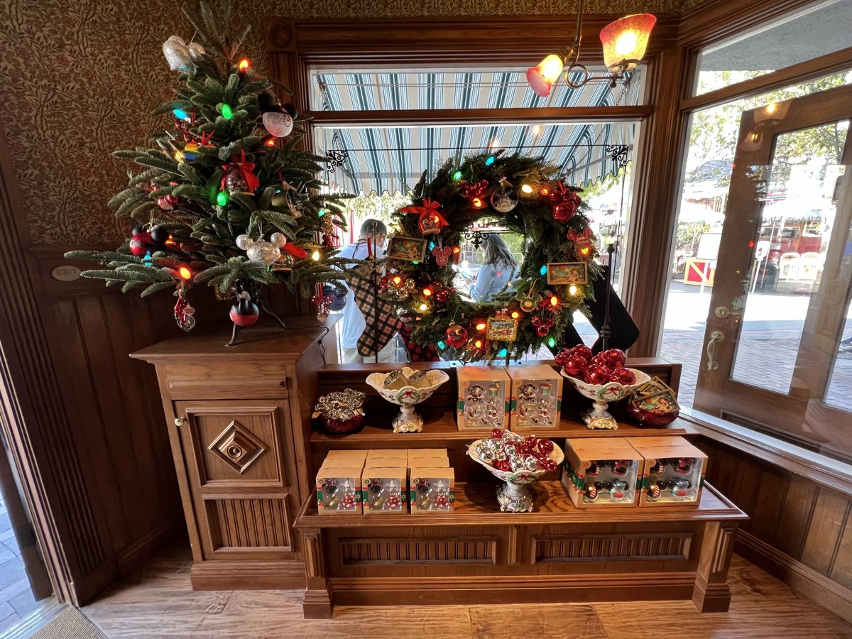 PHOTOS: Disneyland's New Plaza Point Holiday Shop Is Now Open