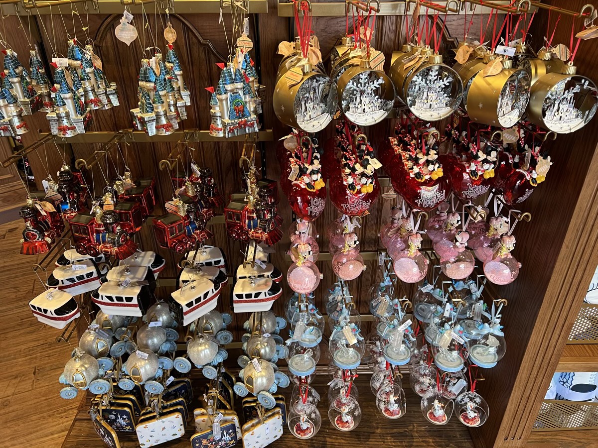 PHOTOS: Disneyland\'s New Plaza Point Holiday Shop Is Now Open ...