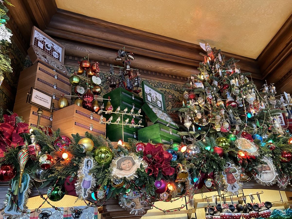 PHOTOS: Disneyland's New Plaza Point Holiday Shop Is Now Open