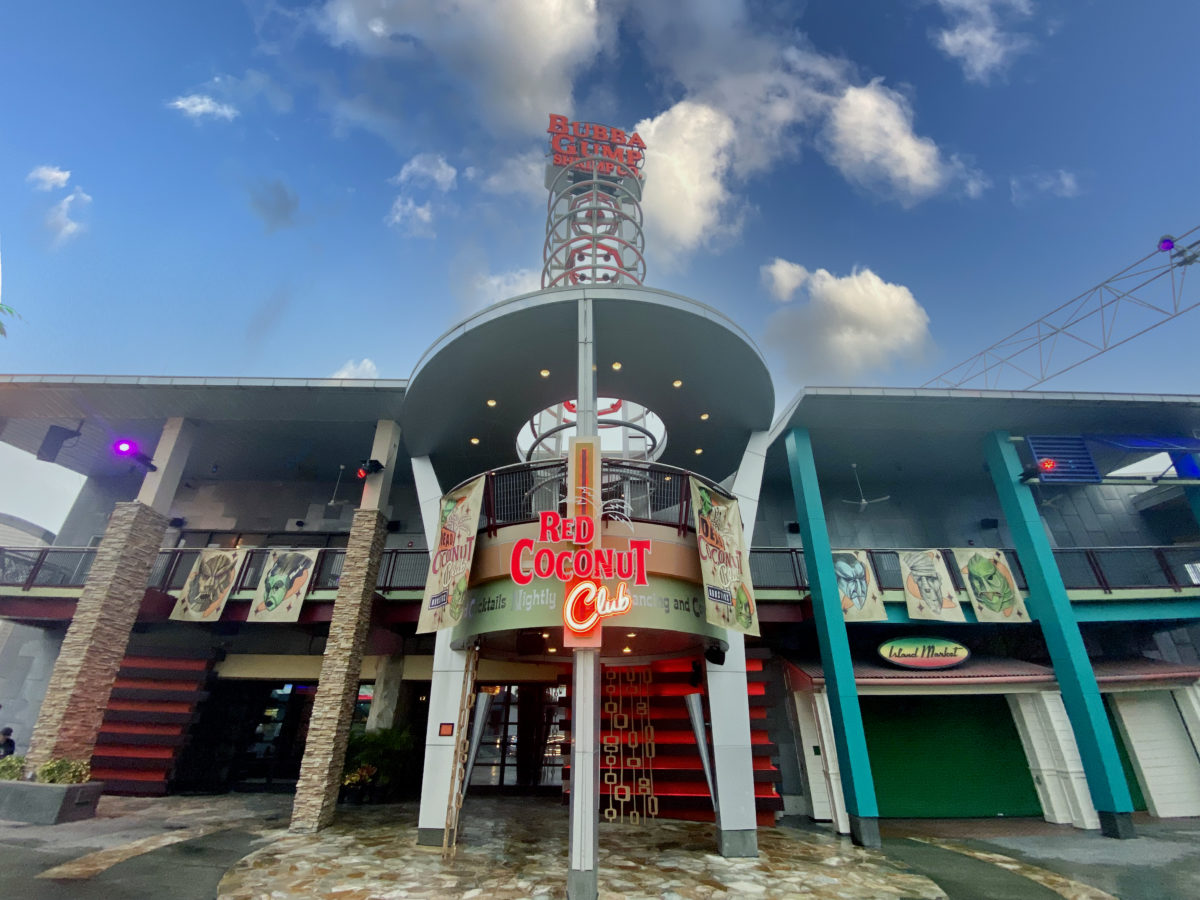 The SATURDAY SIX Checks Out the DEAD COCONUT CLUB at Universal CityWalk