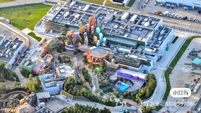 bioreconstruct on X: Aerial look at Universal Orlando Team Member parking.  The parking garage was expanded last year, the right-most section.   / X