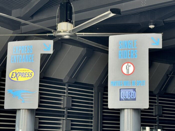 jurassic world single rider line